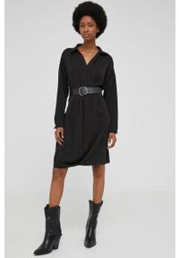 Answear Lab sukienka kolor czarny mini oversize. Kolor: czarny. Materiał: tkanina, poliester. Długość rękawa: długi rękaw. Wzór: gładki. Typ sukienki: oversize. Styl: wakacyjny. Długość: mini #5