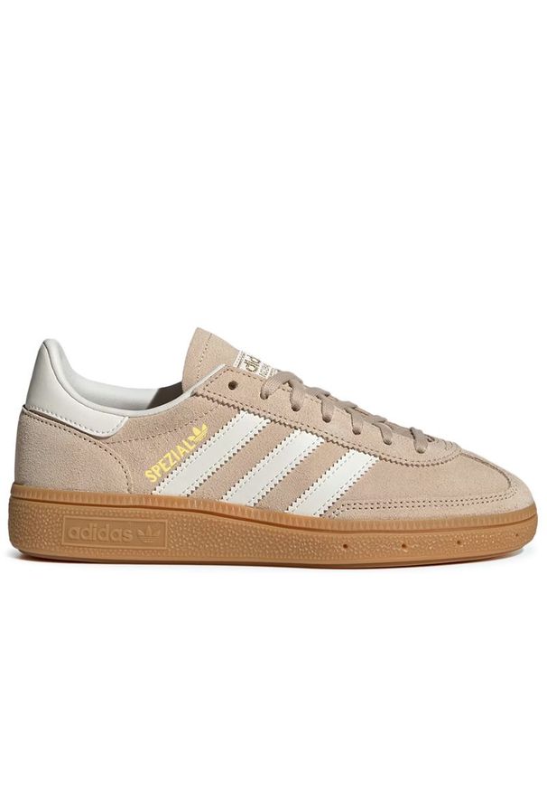 Adidas - Buty młodzieżowe adidas Handball Spezial J JP8238 - beżowe. Okazja: na co dzień. Zapięcie: sznurówki. Kolor: beżowy. Materiał: zamsz, skóra, guma. Szerokość cholewki: normalna. Sport: piłka ręczna