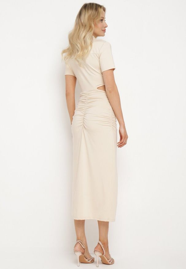 Born2be - Beżowa Sukienka Koszulowa z Wycięciami w Talii i i Marszczeniami Zapinana na Guziki Quvlea. Okazja: na co dzień. Kolor: beżowy. Materiał: wiskoza, jeans. Typ sukienki: koszulowe. Styl: casual