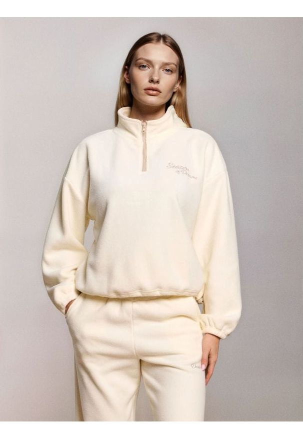 Sinsay - Polarowa bluza z krótkim zamkiem i regulowanym stoperami dołem - kremowy. Kolor: kremowy. Materiał: polar. Długość: krótkie