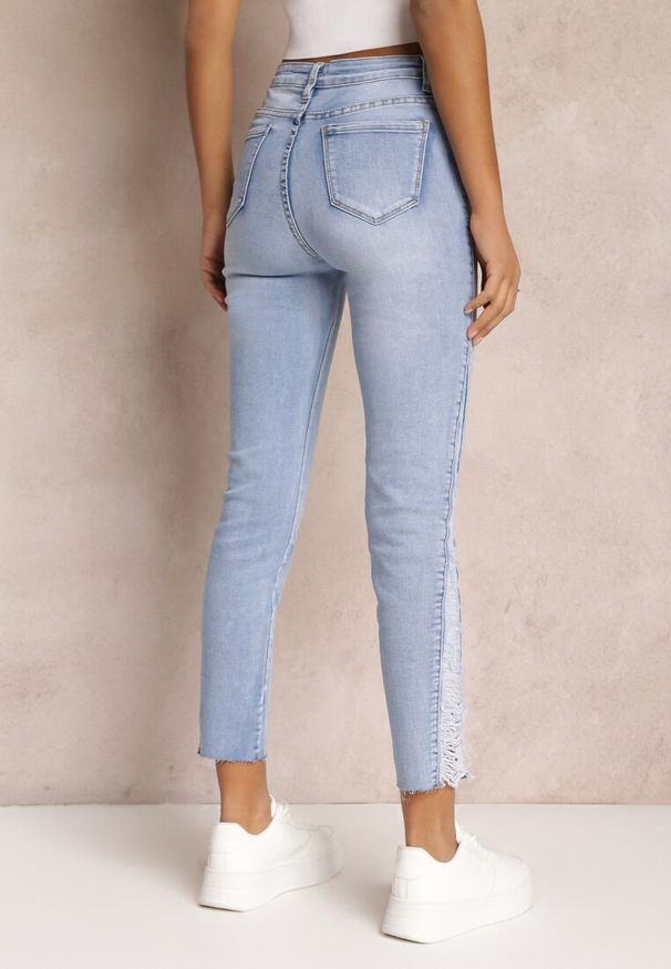 Renee - Niebieskie Jeansy Skinny z Regularnym Stanem i Przetarciami Darionna. Kolor: niebieski. Wzór: gładki