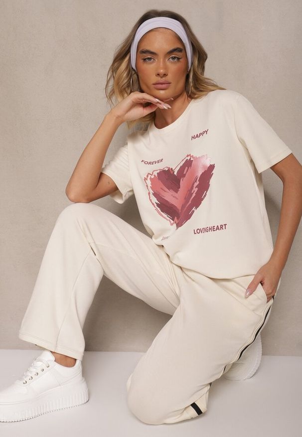 Renee - Jasnobeżowy T-shirt z Nadrukiem w Kształcie Serca Palalea. Okazja: na co dzień. Kolor: beżowy. Wzór: nadruk. Styl: klasyczny, casual