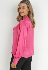 Born2be - Różowa Bluzka z Lejącym Dekoltem Somara. Kolor: różowy. Materiał: satyna, tkanina. Długość: długie. Styl: elegancki #5
