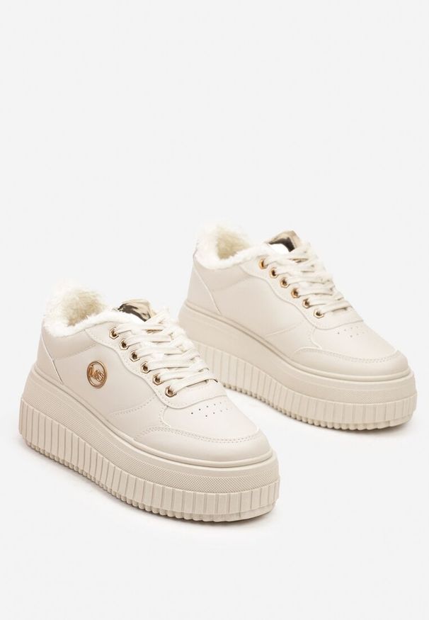 Born2be - Beżowe Sznurowane Sneakersy na Grubej Tłoczonej Podeszwie z Aplikacją Tilinae. Nosek buta: okrągły. Zapięcie: sznurówki. Kolor: beżowy. Materiał: jeans. Wzór: aplikacja