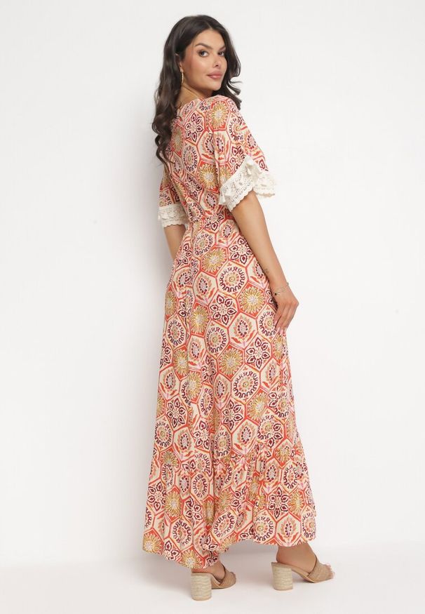 Born2be - Pomarańczowa Maxi Sukienka w Stylu Boho z Wiskozy Ozdobiona Koronką i Falbanką Kamrius. Kolor: pomarańczowy. Materiał: koronka, wiskoza. Wzór: aplikacja, koronka. Styl: boho. Długość: maxi