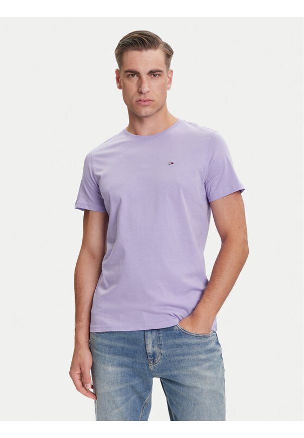 Tommy Jeans T-Shirt DM0DM04411 Fioletowy Slim Fit. Kolor: fioletowy. Materiał: bawełna