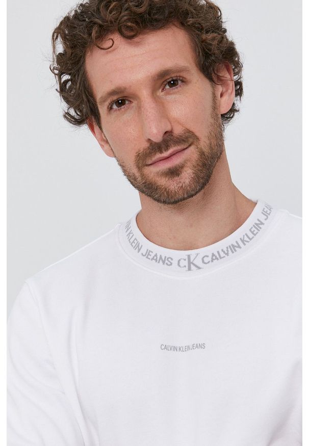 Calvin Klein Jeans Bluza bawełniana męska kolor biały z nadrukiem. Okazja: na co dzień. Kolor: biały. Materiał: bawełna. Wzór: nadruk. Styl: casual