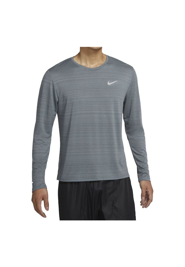 Koszulka męska do biegania Nike Dri-FIT Miler CU5989. Materiał: materiał, poliester, tkanina. Długość rękawa: długi rękaw. Technologia: Dri-Fit (Nike). Długość: długie