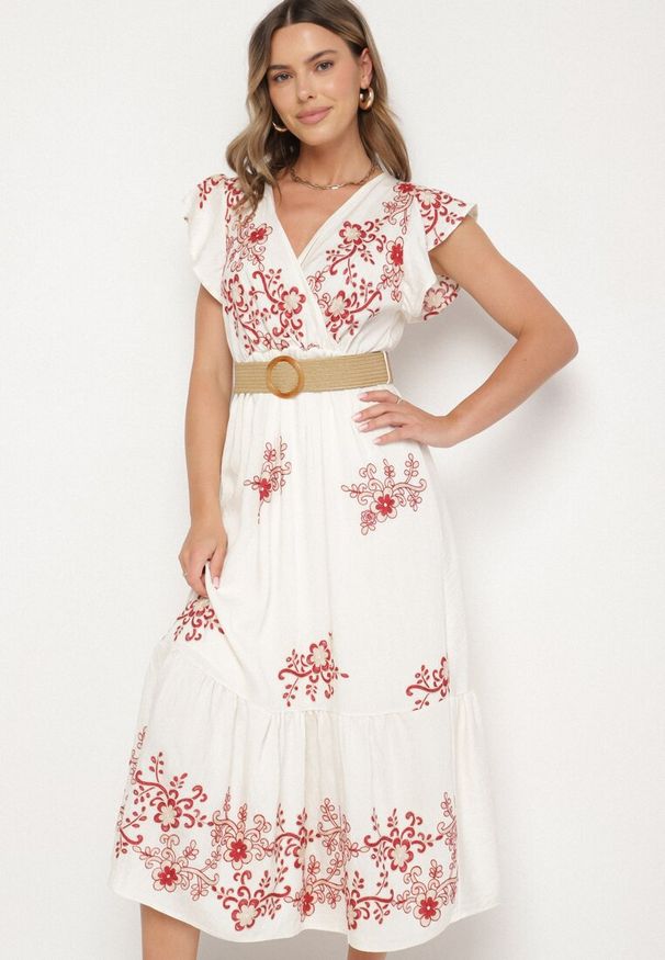 Born2be - Biało-Czerwona Wiskozowa Sukienka z Kopertowym Dekoltem i Paskiem Nilazea. Okazja: na co dzień. Kolor: biały. Materiał: wiskoza. Typ sukienki: kopertowe. Styl: boho, elegancki, casual
