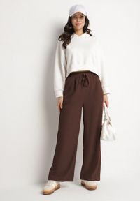 Born2be - Brązowe Szerokie Spodnie z Wysokim Stanem Wiązane Sznurkiem Cosetta. Okazja: na co dzień. Stan: podwyższony. Kolor: brązowy. Styl: elegancki, casual #6