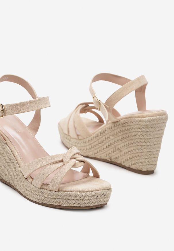 Renee - Beżowe Casualowe Sandały na Koturnie w Stylu Boho z Plecionką Grendia. Okazja: na co dzień. Zapięcie: klamry. Kolor: beżowy. Materiał: len, jeans. Sezon: lato. Obcas: na koturnie. Styl: boho, casual. Wysokość obcasa: średni