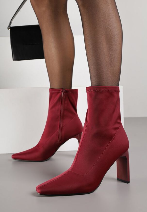 Born2be - Bordowo-Czerwone Skarpetkowe Botki na Słupku z Noskiem w Szpic Atine. Okazja: do pracy, na co dzień, na spotkanie biznesowe. Zapięcie: zamek. Kolor: czerwony. Materiał: jeans. Szerokość cholewki: normalna. Obcas: na słupku. Styl: klasyczny, casual, elegancki, biznesowy