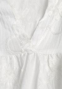 Renee - Biała Haftowana Bluzka z Bawełny Zdobiona Falbankami Bolidia. Typ kołnierza: kołnierz z falbankami. Kolor: biały. Materiał: bawełna. Wzór: aplikacja, haft. Styl: boho #3