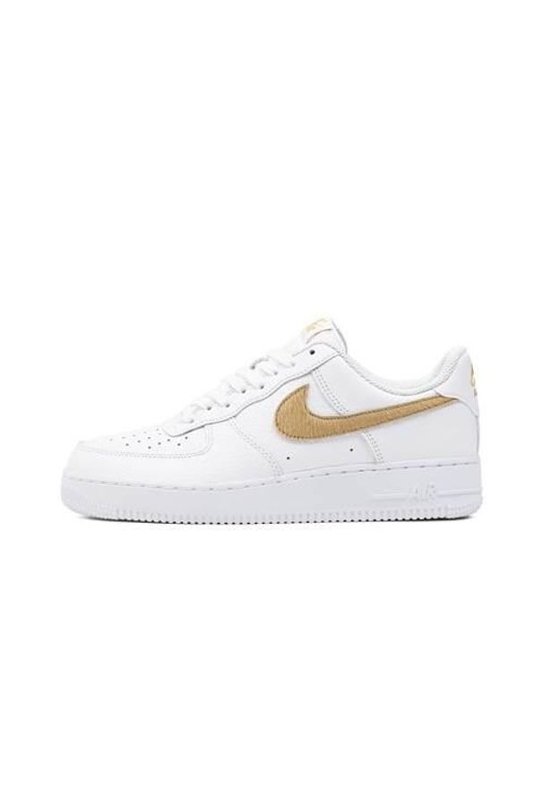 Buty do chodzenia męskie Nike Air Force 1 LV8. Zapięcie: sznurówki. Kolor: biały. Materiał: skóra, syntetyk, tkanina, materiał. Szerokość cholewki: normalna. Model: Nike Air Force. Sport: turystyka piesza