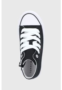 TOMMY HILFIGER - Tommy Hilfiger Trampki dziecięce kolor czarny. Nosek buta: okrągły. Kolor: czarny. Materiał: materiał, włókno, guma. Szerokość cholewki: normalna #2