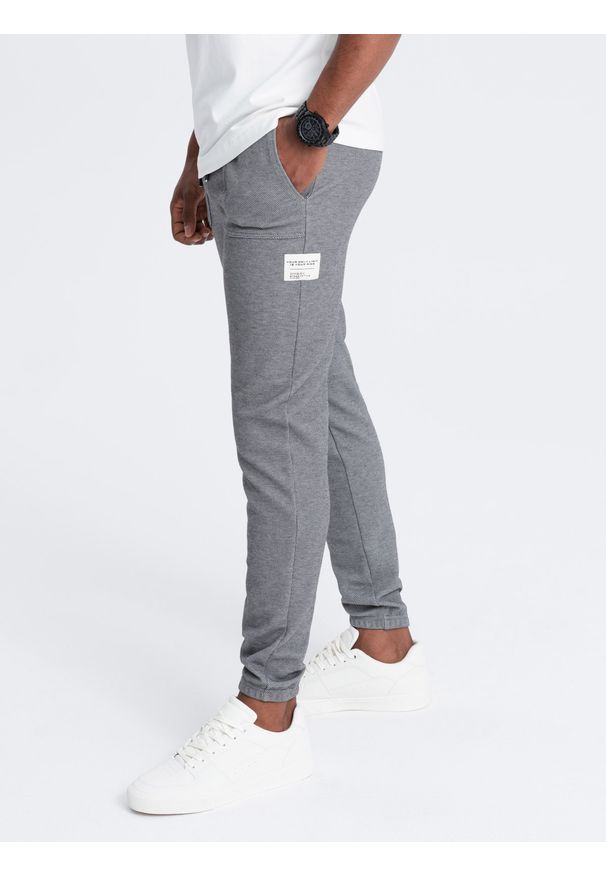 Ombre Clothing - Spodnie męskie dresowe ze strukturalnej dzianiny - grafitowe V5 - Rozmiar: L. Kolor: szary. Materiał: dresówka, dzianina. Wzór: melanż, aplikacja, ze splotem. Styl: elegancki