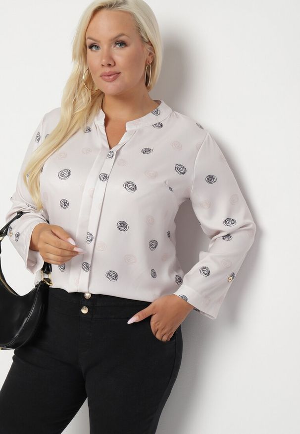 Born2be - Beżowa Bluzka z Bawełną i Regulowanymi Rękawami i Abstrakcyjnym Wzorem Meralin. Okazja: na co dzień. Kolor: beżowy. Materiał: bawełna. Styl: casual