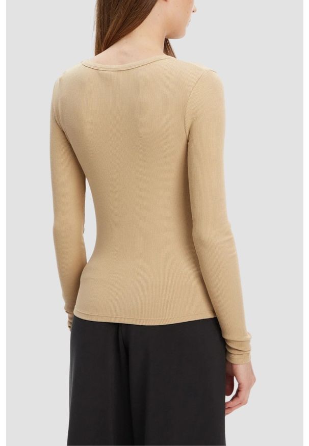 Guess - GUESS Beżowy damski longsleeve Colette. Kolor: beżowy. Długość rękawa: długi rękaw