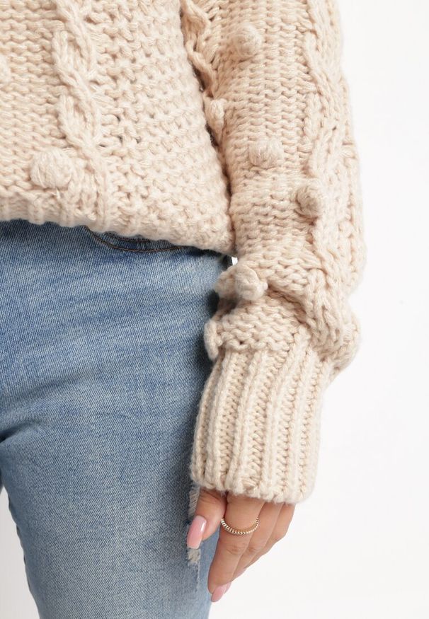 Born2be - Beżowy Sweter z Wełną i Bawełną Ozdobiony Grubym Splotem Numike. Kolor: beżowy. Materiał: bawełna, wełna. Wzór: aplikacja, ze splotem. Sezon: zima