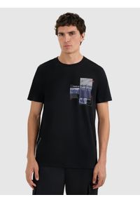 4f - 4F T-shirt regular z nadrukiem męski - czarny M. Okazja: na co dzień. Kolor: czarny. Materiał: materiał, bawełna. Wzór: nadruk. Styl: casual #1