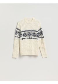 Reserved - Sweter z warkoczowym splotem - złamana biel. Materiał: dzianina, bawełna. Wzór: ze splotem #1