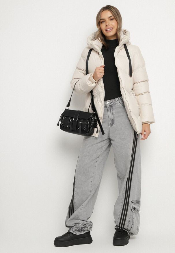 Born2be - Ciemnobeżowa Pikowana Kurtka z Kapturem Ozdobiona Sznurkami Olittia. Okazja: na co dzień. Typ kołnierza: kaptur. Kolor: beżowy. Materiał: jeans. Wzór: aplikacja. Styl: casual