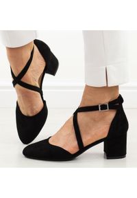 Czarne sandały damskie na obcasie z zakrytymi palcami i pietą Sergio Leone Sk824. Okazja: na wesele, na ślub cywilny. Nosek buta: okrągły. Zapięcie: sprzączka. Kolor: czarny. Materiał: zamsz. Sezon: wiosna, lato. Obcas: na obcasie. Styl: elegancki, klasyczny. Wysokość obcasa: średni #1
