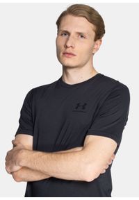 Koszulka Under Armour Sportstyle Left Chest Tee (1326799-001). Kolor: czarny. Sport: fitness #3
