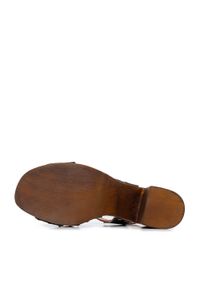 Wittchen - Damskie sandały skórzane z paskami na krzyż czarne. Zapięcie: pasek. Kolor: czarny. Materiał: skóra. Wzór: paski. Obcas: na obcasie. Styl: boho, elegancki. Wysokość obcasa: średni #4