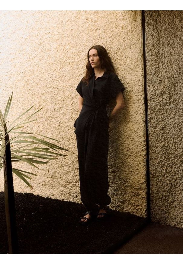 Reserved - Bluzka z modalem - czarny. Kolor: czarny. Materiał: tkanina