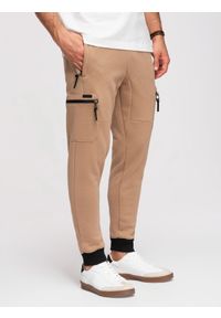 Ombre Clothing - Dresowe spodnie męskie JOGGER z kieszeniami na udach i kontrastującymi wstawkami - jasnobrązowe V4 - Rozmiar: XL. Okazja: na co dzień. Kolor: beżowy. Materiał: dresówka. Styl: casual