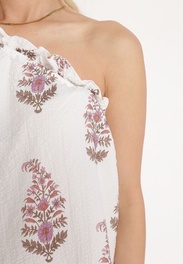 Born2be - Biała Asymetryczna Sukienka na Jedno Ramię Nelora. Okazja: na co dzień. Kolor: biały. Typ sukienki: asymetryczne. Styl: elegancki, casual