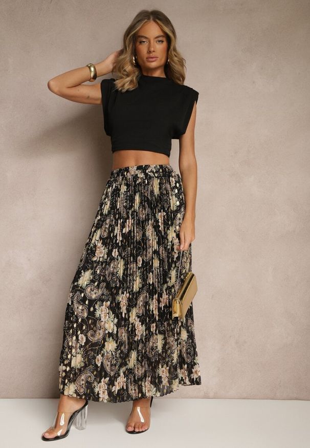 Renee - Czarna Rozkloszowana Spódnica w Kwiatowy Wzór z Plisami i Metalicznym Nadrukiem Follanea. Okazja: na co dzień. Kolor: czarny. Wzór: nadruk, kwiaty. Sezon: lato, wiosna. Styl: elegancki, klasyczny, casual