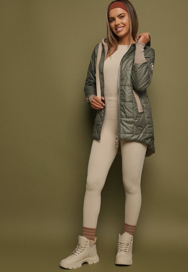 Born2be - Zielona Pikowana Kurtka z Kapturem i Przedłużonym Tyłem Tulara. Okazja: na co dzień. Typ kołnierza: kaptur. Kolor: zielony. Materiał: jeans. Wzór: aplikacja. Styl: casual, elegancki