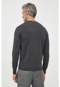 TOMMY HILFIGER - Tommy Hilfiger sweter męski kolor szary lekki. Okazja: na co dzień. Kolor: szary. Materiał: bawełna, materiał. Wzór: aplikacja. Styl: casual #3