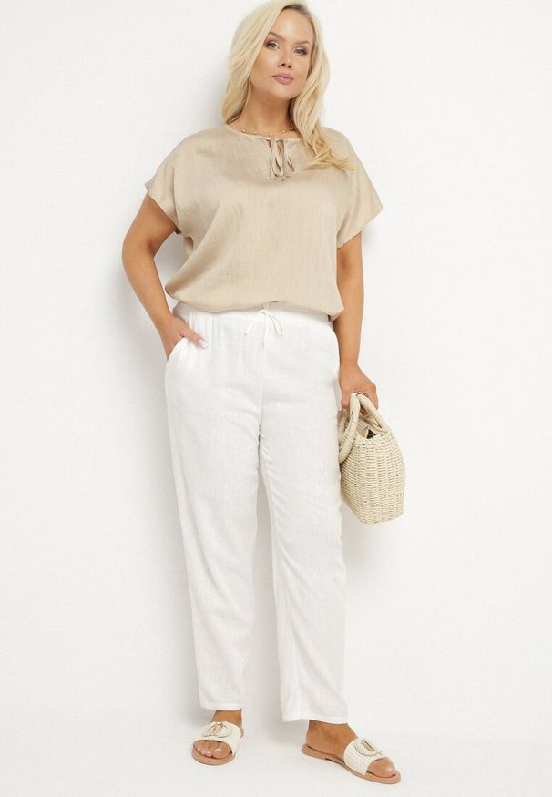 Born2be - Białe Spodnie z Lnem i Elastyczną Gumką w Pasie Nativena. Okazja: na co dzień. Kolekcja: plus size. Kolor: biały. Materiał: len. Styl: casual