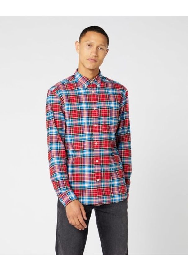 Wrangler - WRANGLER LS 1PKT BUTTON DOWN MĘSKA KOSZULA FORMULA RED W5A3BMXWO. Typ kołnierza: button down