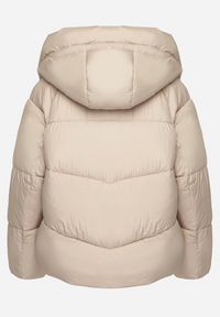 Born2be - Jasnobeżowa Kurtka z Pikowanymi Przeszyciami i Odpinanym Kapturem Eantina. Okazja: na co dzień. Kolor: beżowy. Materiał: jeans, materiał. Długość rękawa: długi rękaw. Długość: długie. Styl: klasyczny, casual