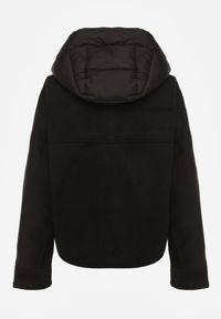 Renee - Czarna Nietoperzowa Kurtka Przejściowa z Kapturem Amiree. Okazja: na co dzień. Typ kołnierza: kaptur. Kolor: czarny. Materiał: dzianina. Długość: krótkie. Styl: casual #4