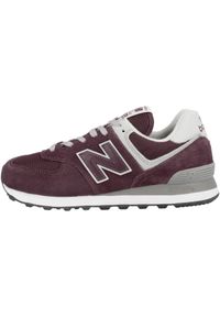 Buty do chodzenia damskie New Balance 574. Zapięcie: sznurówki. Kolor: szary, wielokolorowy, czerwony. Materiał: materiał, tkanina, syntetyk. Szerokość cholewki: normalna. Model: New Balance 574. Sport: turystyka piesza #1