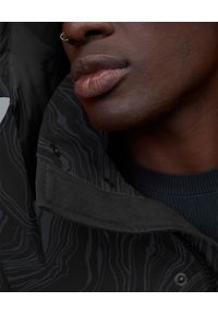 CANADA GOOSE - Czarna kurtka ze wzorem Wyndham. Kolor: szary. Materiał: futro, puch, materiał. Długość rękawa: długi rękaw. Długość: długie. Wzór: nadruk, motyw zwierzęcy, aplikacja