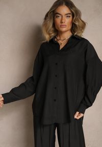 Renee - Czarna Koszula Oversize w Klasycznym Stylu z Kieszonką Liozira. Okazja: na co dzień, na spotkanie biznesowe. Typ kołnierza: kołnierzyk klasyczny. Kolor: czarny. Styl: klasyczny #4