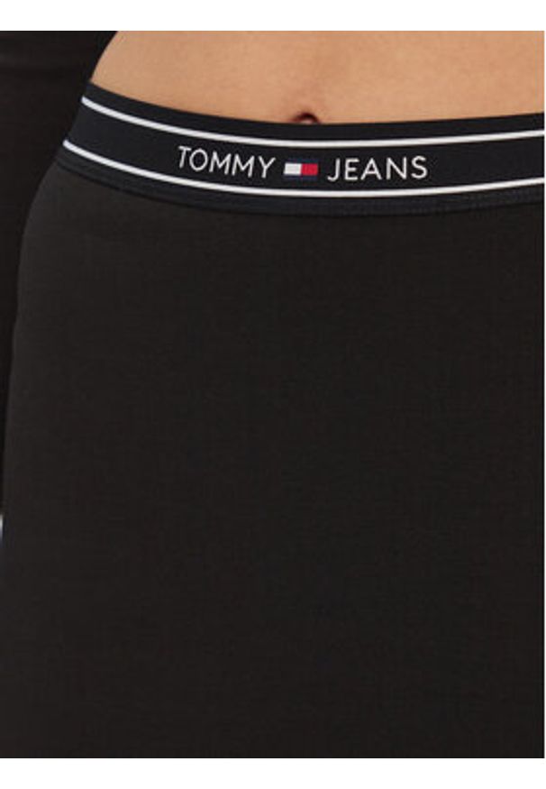 Tommy Jeans Spódnica mini DW0DW17436 Czarny Slim Fit. Kolor: czarny. Materiał: syntetyk
