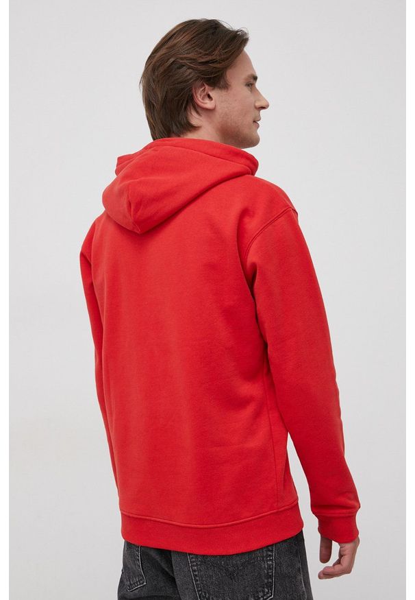 Tom Tailor Bluza męska kolor czerwony z kapturem gładka. Okazja: na co dzień. Typ kołnierza: kaptur. Kolor: czerwony. Wzór: gładki. Styl: casual