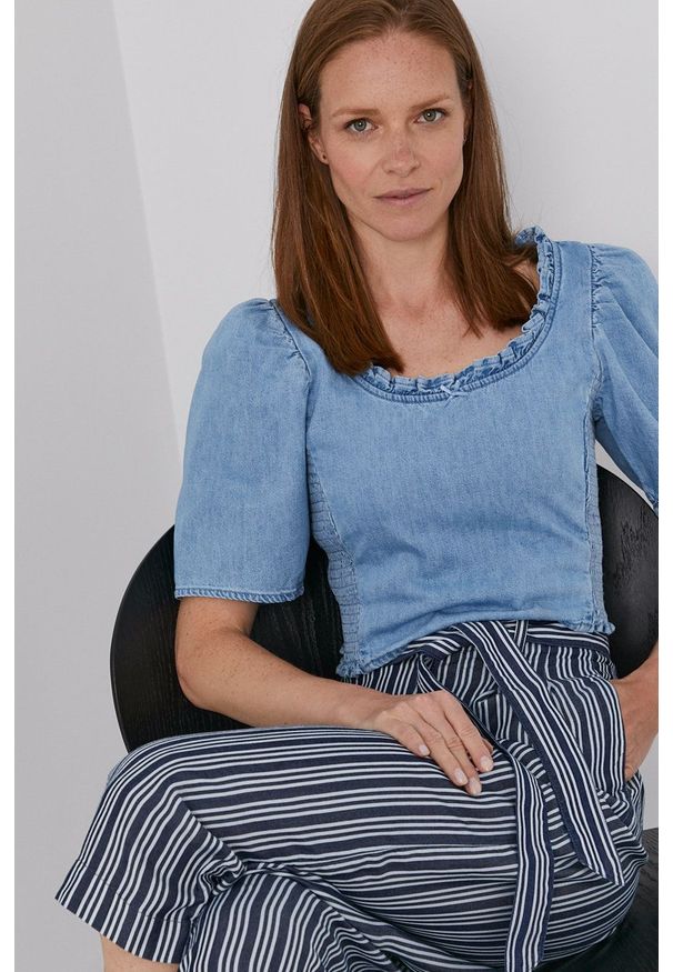 Levi's® - Levi's - Bluzka. Okazja: na co dzień, na spotkanie biznesowe. Kolor: niebieski. Długość rękawa: krótki rękaw. Długość: krótkie. Styl: biznesowy, casual