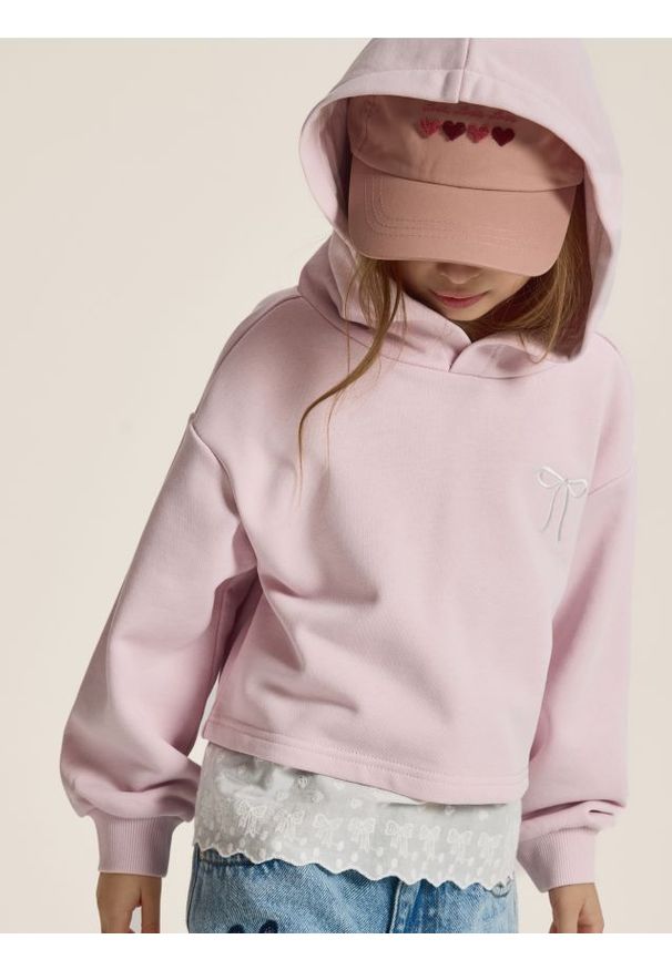 Reserved - Bawełniana bluza z koronką - pastelowy róż. Kolor: różowy. Materiał: bawełna, koronka. Wzór: koronka