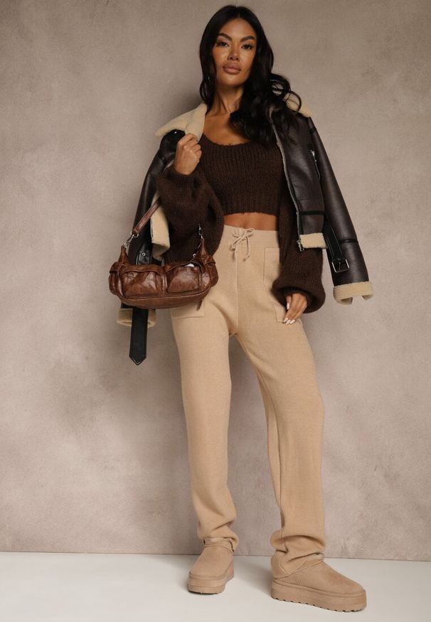 Renee - Ciemnobeżowe Spodnie z Wełną ze Sznurkiem i Ozdobnymi Kieszeniami Moneressa. Okazja: na co dzień. Kolor: beżowy. Materiał: wełna. Styl: casual