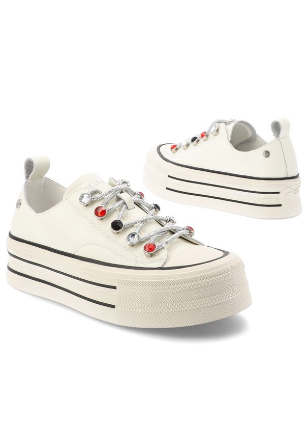 Sneakersy damskie GOE, cholewka ze skóry licowej z zaokrąglonym noskiem na solidnej podeszwie, białe, TT2N4072. Okazja: na co dzień. Kolor: biały. Materiał: skóra. Szerokość cholewki: normalna. Obcas: na platformie. Sport: turystyka piesza