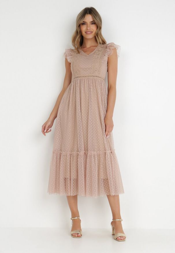 Born2be - Beżowa Sukienka Aedusa. Kolor: beżowy. Materiał: tiul, koronka. Długość rękawa: krótki rękaw. Wzór: ażurowy, kropki, koronka. Styl: wizytowy. Długość: midi