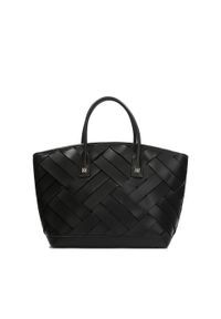 Kazar - Czarna torebka z przeplatanej skóry. Kolor: czarny. Wzór: paski. Materiał: skórzane. Styl: casual #1